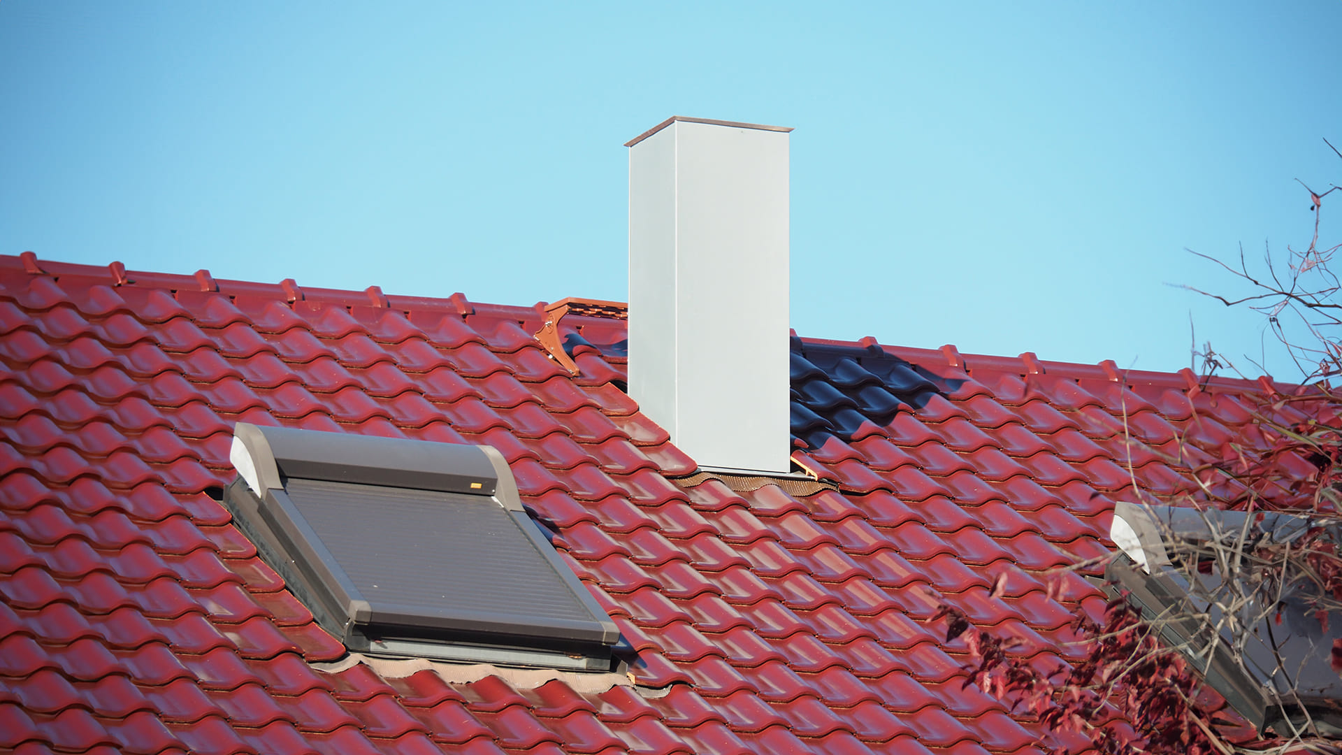 Dachfläche mit Solarmodulen